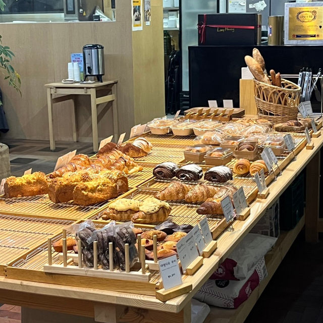 🥐 빵덕후 모여라! 포항 레이지모닝에서 여유 한 입☕🌿