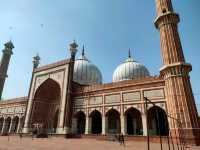 ⏳ A Day Alone in Timeless Delhi – Chaos, History & Soul