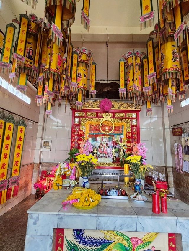 ศาลเจ้าแม่ทับทิมทอง The Shrine of Mae Tubtim Thong