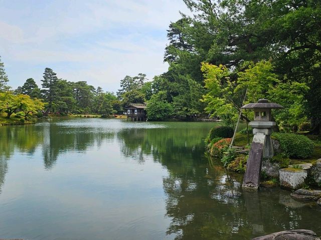 金澤｜兼六園名景〔徽軫燈籠〕