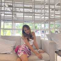 คาเฟ่มินิมอล โทนสีขาวคลีน ใจกลางเมืองตรัง 