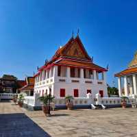สักการะหลวงพ่อโต ซำปอกง ที่วัดกัลยาณ์