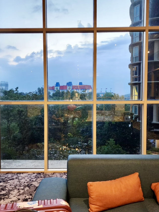 🌟 Chic Comfort, Prime Location: Somerset Medini Delivers Serenity