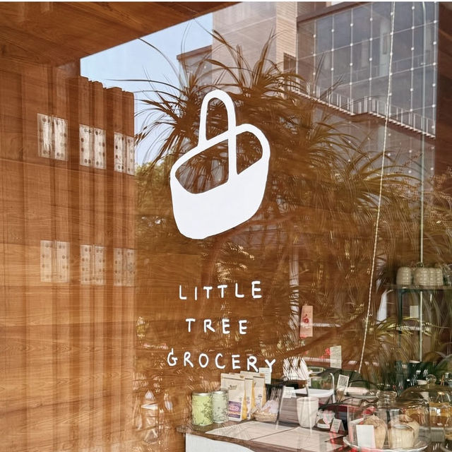 Little Tree Grocery เป็นคาเฟ่เล็ก ๆ 