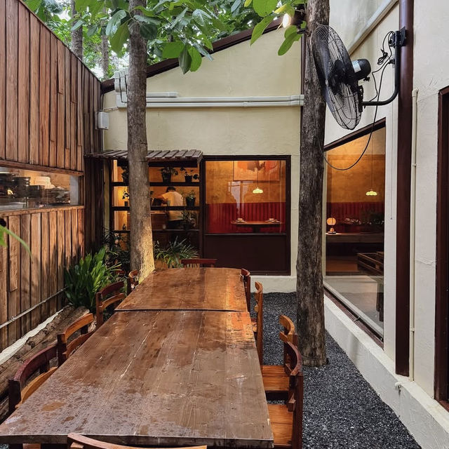  ทิวา & รษา Thai Kitchen and Café