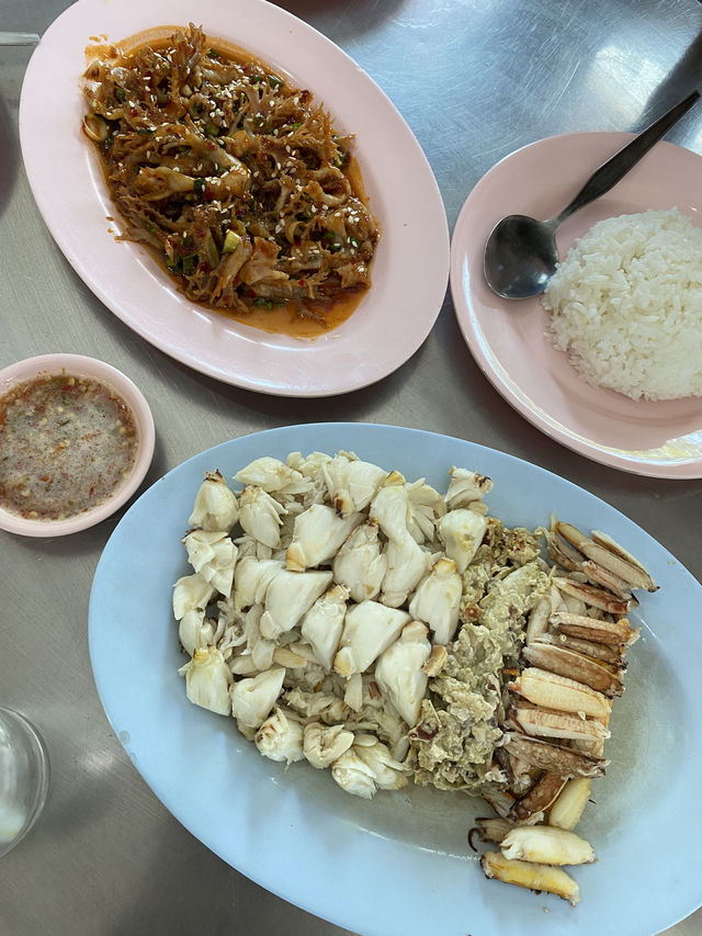 ป้อมกินแล้วรวย – ซีฟู้ดพื้นบ้านสดใหม่ ที่บางพระ