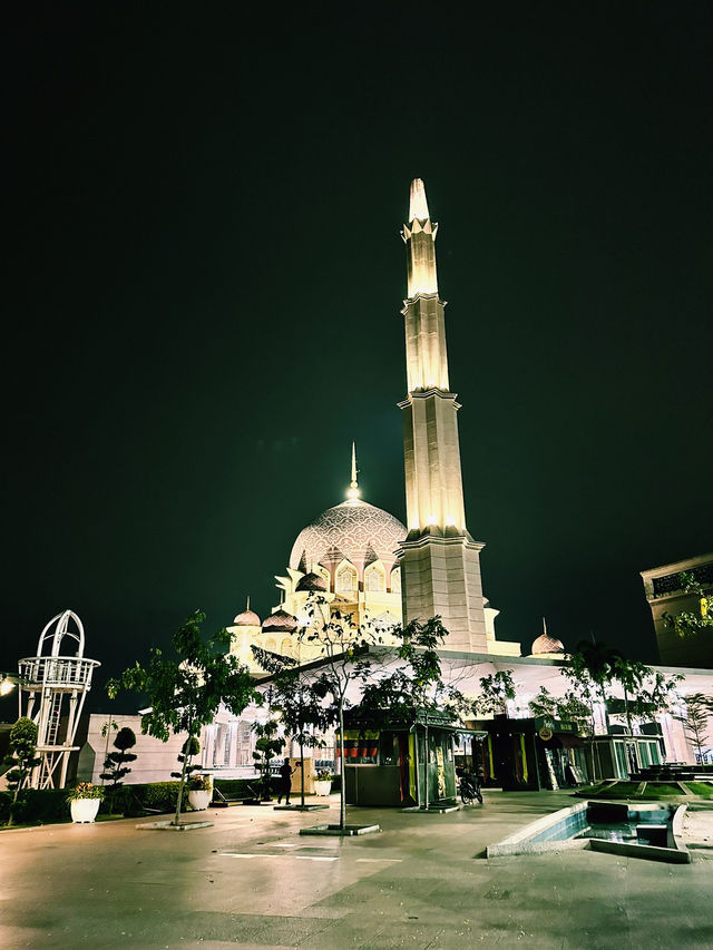 A Majestic Night at Putra Square – Where Icons Shine Bright