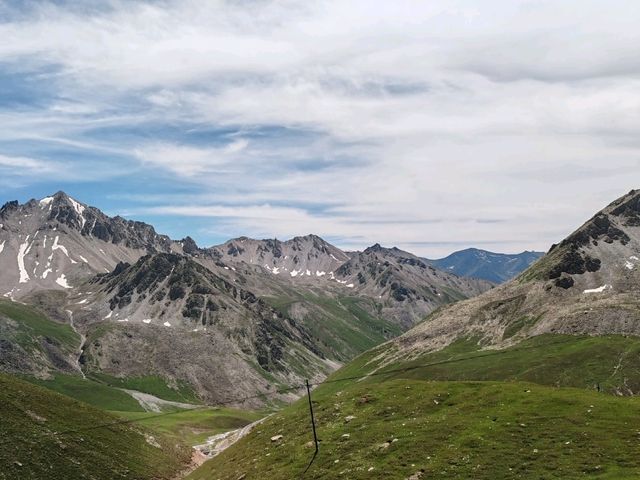Duku Highway: Traversing the Tianshan, Embracing Grandeur