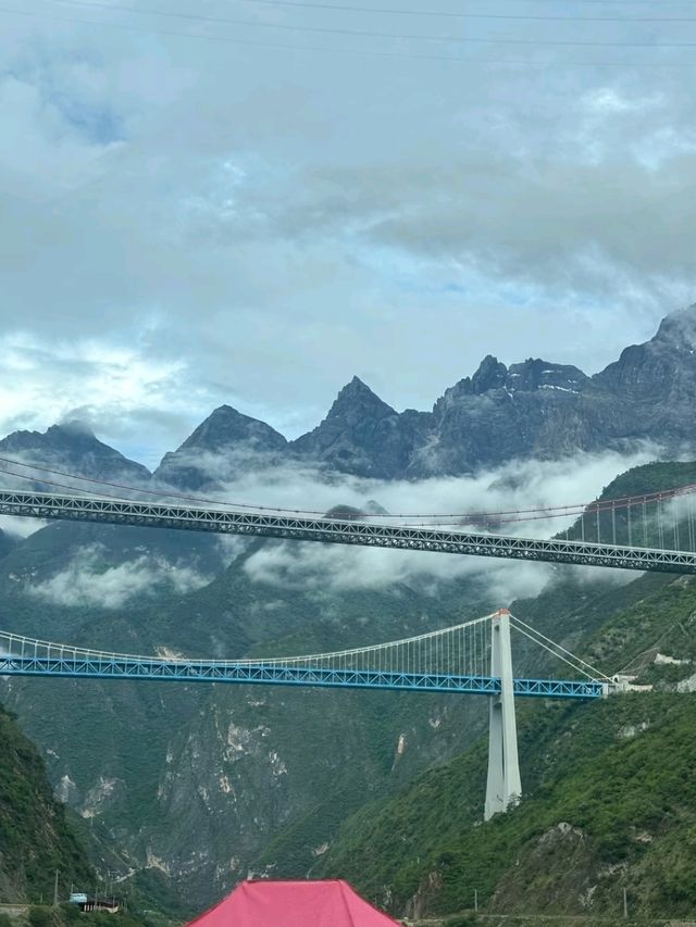 TIGER LEAPING GORGE · YUNNAN'S MOST THRILLING TREK