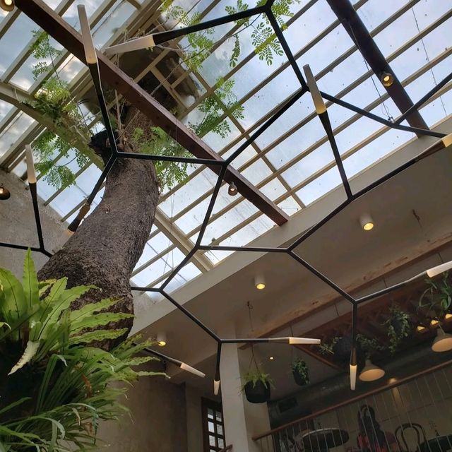 beautiful and spacious eatery