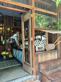 Tiem Caphe Saigon: A Retro Flashback