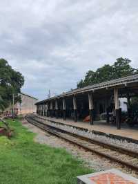 สถานีรถไฟบ้านแหลมนั่งสามล้อชมเมืองท่าฉลอม