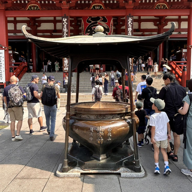 The Heart of Asakusa: A Solo Visit to Sensō-ji's Main Hall (Kannondō) 🙏