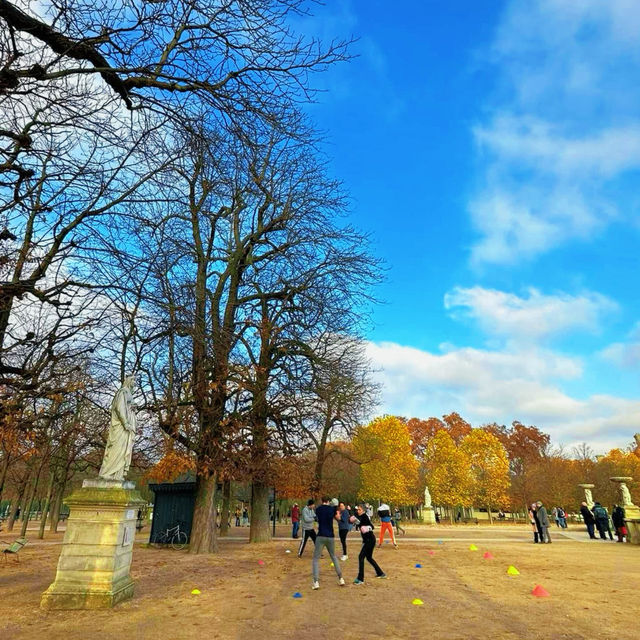 Relaxing Like a Local in Paris' Luxembourg Gardens Relaxing Like a Local in Paris' Luxembourg Gardens