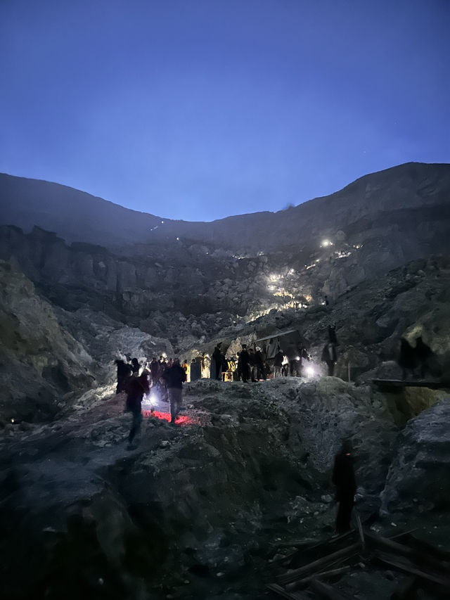 Sunrise in volcano crater 🌋🌄