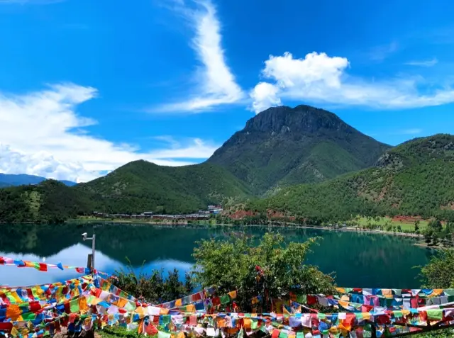 Luyuan Cliff at Lugu Lake