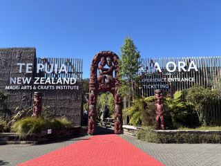Rotorua, a popular photo spot in the North Island of New Zealand, if you are interested in natural geothermal wonders or Maori culture, come here for sure to reap a lot! The trip features two beautiful sights – the Tipua Geothermal Valley and the Pohutu Geyser.

Attraction inventory recommendations:
1. Tipua Geothermal Valley
As the heart of the Rotorua Maori Cultural Village, the Tipua Geothermal Valley is spectacular! Once inside, you can see white smoke constantly rising from the ground, and feel the power of the earth🥵 Geothermal pools, mud pools and various hot springs are distributed among them. In addition to seeing the geothermal heat, the palace also features traditional Maori architecture, where you can learn about Maori art and history, and even a craft workshop displaying wood carving and weaving. The on-site commentator will take you on a tour, not only to see the scenery, but also to experience Maori culture in depth, personally feel extremely interactive ~
📍Address: 3040 Hemo Road, Tihiotonga, Rotorua 3010, New Zealand
🕒 Opening hours: year-round 10:00-16:00; Wednesday to Saturday 09:00-16:00; Sunday 09:00-16:00

2. Pohutu Geyser
This geyser is claimed to be the largest in New Zealand, and you must experience it for yourself! The eruption is more than 20 meters high. It's spectacular! It is recommended that you can go a little early to wait, because the eruption interval is every 60-90 minutes, missed the next game to wait a long time XD. There are geothermal views next to it—steamy, bubbling ground, and viewing platforms in the area, so the cameras really don’t have to stop📸.
📍Address: 20 Hemo Road, Rotorua 3010, New Zealand
🕒 Opening hours: 09:00-16:00 year-round

Real use impressions big sharing / tips:
After walking around the Maori Cultural Village, I sincerely recommend that you must listen to the Maori cultural tour. Whether it is traditional song and dance or craft teaching, there are surprises for all ages! Geothermal area part to remember to wear a hat to cover the sun, the ground heat is super strong, some places will rain like steam wet clothes, wearing heat-resistant and waterproof equipment is the most stable ~ geyser to scheduled time, encountered the eruption moment, the atmosphere is very surging. Keep the camera ready, there will be fog in some areas, waterproof bags are recommended.

Finally, a practical strategy is attached:
Access: From downtown Rotorua to Tipua Geothermal Valley and Pohutu Geyser is just a 10-minute drive away. Do not want to rent a car can use a taxi or bicycle are convenient, there is a public parking nearby, perfect for self-drive tours.
Food Recommendation: The scenic area has a Maori dining experience, you can try hangi geothermal cooking, different from the usual BBQ, very traditional ceremony.
Tips:
1. The temperature in the geothermal area is high, remember to bring water to replenish
2. Avoid the midday sun and visit in the morning or afternoon is recommended
3. Tickets to the scenic spot can be purchased in advance on trip.com, the queue on site is usually longer

#Rotorua, New Zealand #Geothermal Wonders #Maori Culture #Itinerary Guide #Attraction Recommendations