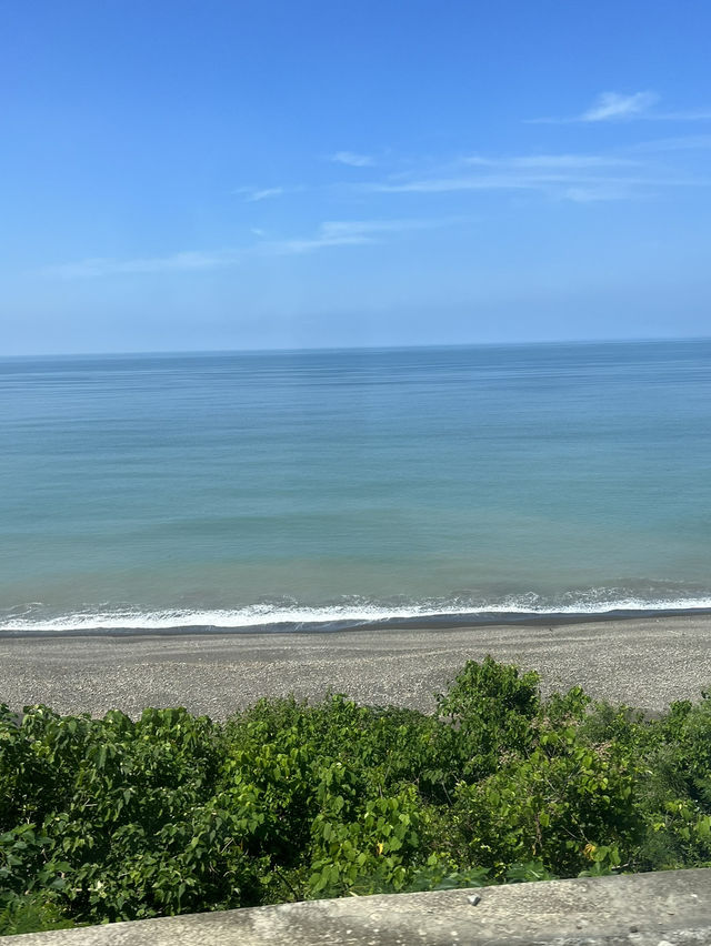 屏東枋山鄉｜海與芒果交會的山腰小鎮：沿著海台一線看藍、在果園裡聞到夏天 🍋🌊