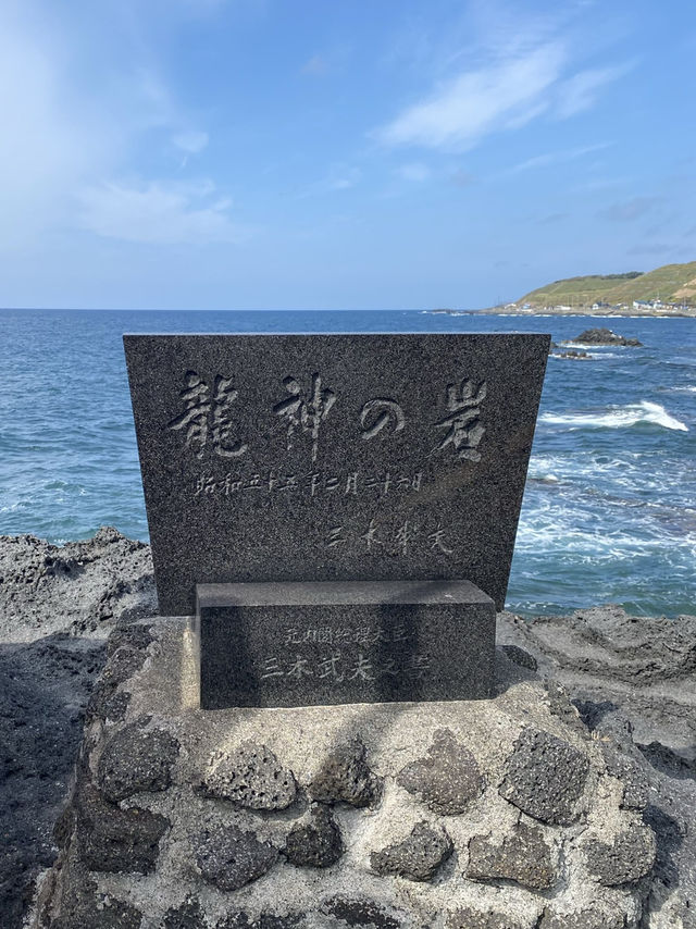 利尻島の海岸に佇む神秘の社「北のいつくしま弁天宮・龍神の岩」⛩🐉  利尻島の海岸に佇む神秘の社「北のいつくしま弁天宮・龍神の岩」⛩🐉