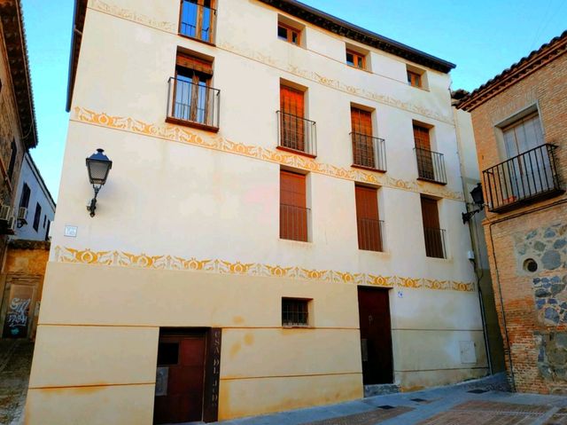 城裡唯一可以參觀的猶太浴場Casa del Judío 位於西班牙卡斯蒂利亞-拉曼恰托萊多猶太區的中心