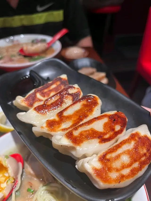 Полусваренное яйцо подчеркивает вкус рамена