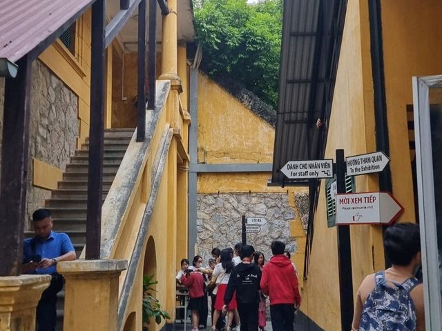 베트남 독립운동늬 상징, 하노이 호아 로 감옥 박물관