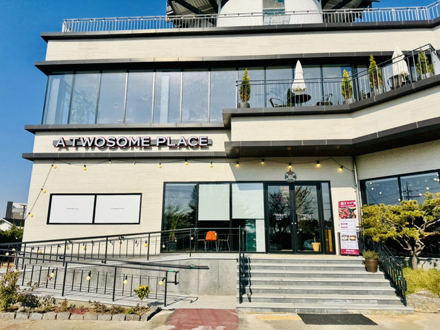 The Lighthouse of Lattes: Café Heaven ☕️