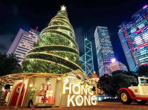 A Tapestry of Winter Light Woven on the Harbourfront