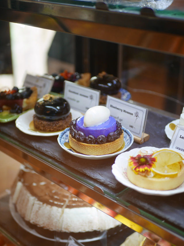 คาเฟ่ Pet friendly หัวหิน ขนมเครื่องดื่มอร่อย 📚🕰️