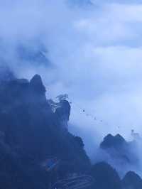 Гора Тяньмэнь прекрасна даже в тумане!