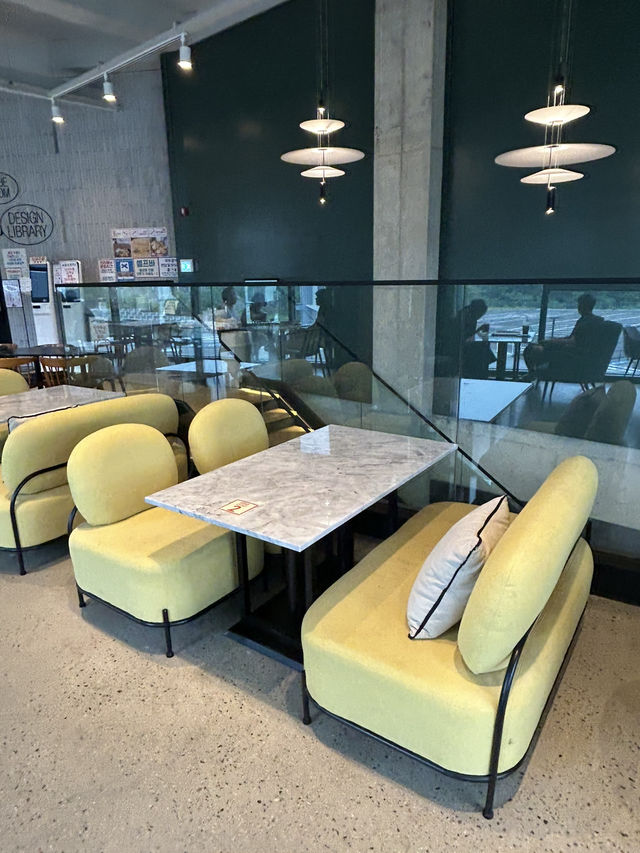 여유가 머무는 따뜻한 브런치 타임💚🌼