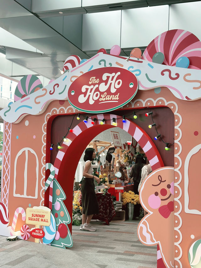 Malaysia’s Xmas Blazer Bash: Sunway Square Vibes 🎄✨ Malaysia’s Xmas Blazer Bash: Sunway Square Vibes 🎄✨