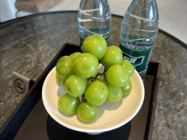 深圳木棉花酒店一晚開箱：舒適大床、大片窗景與迎賓水果