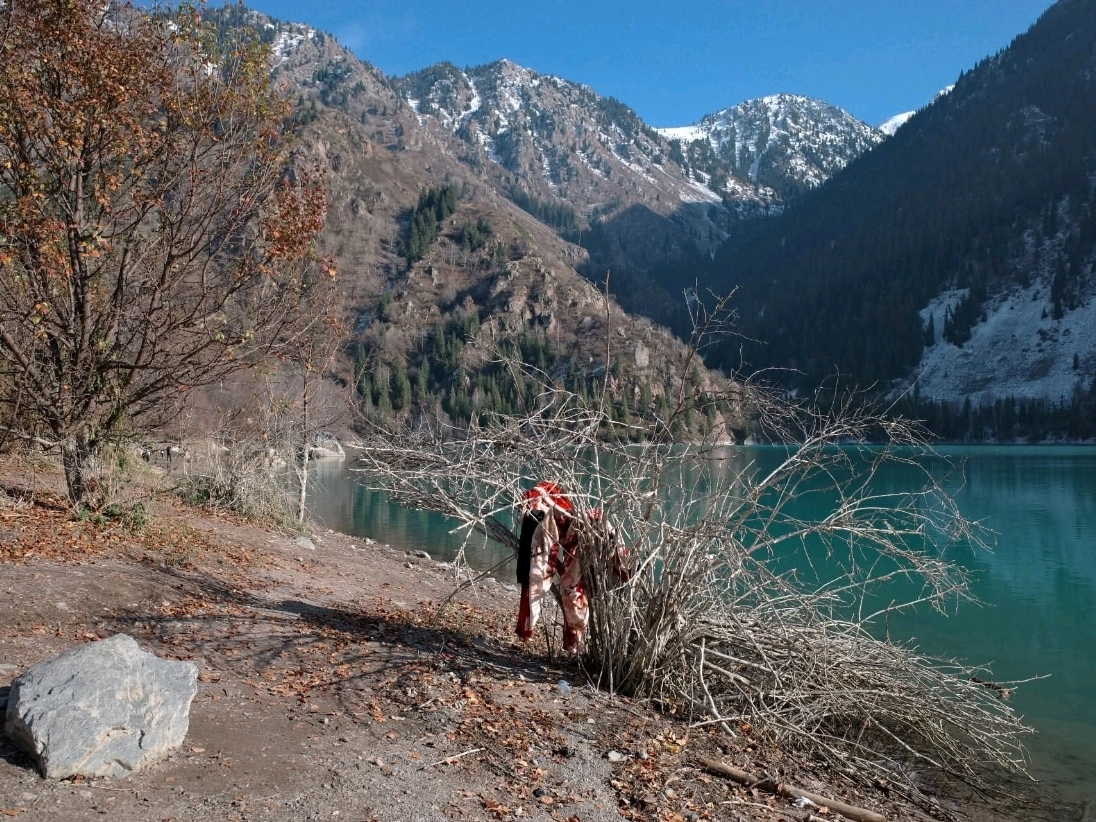 カザフスタンの山々に囲まれた静かな湖、Lake Issyk | Trip.com