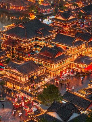 Hengdian Qingming Shanghe Tu Scenic Area — Walking into a Living Scroll