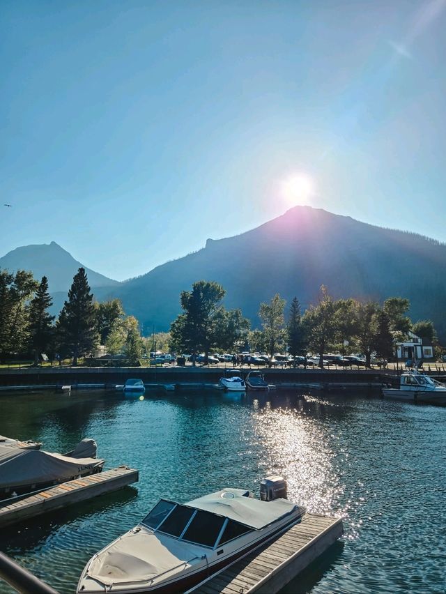 🏔️✨ Discover Waterton Townsite – The Heart of Waterton Lakes National Park! ✨🏔️