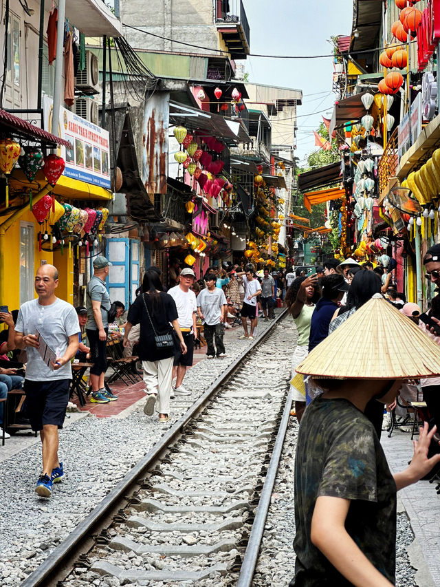 Hanoi Train Street. Ханой🇻🇳 Hanoi Train Street. Ханой🇻🇳