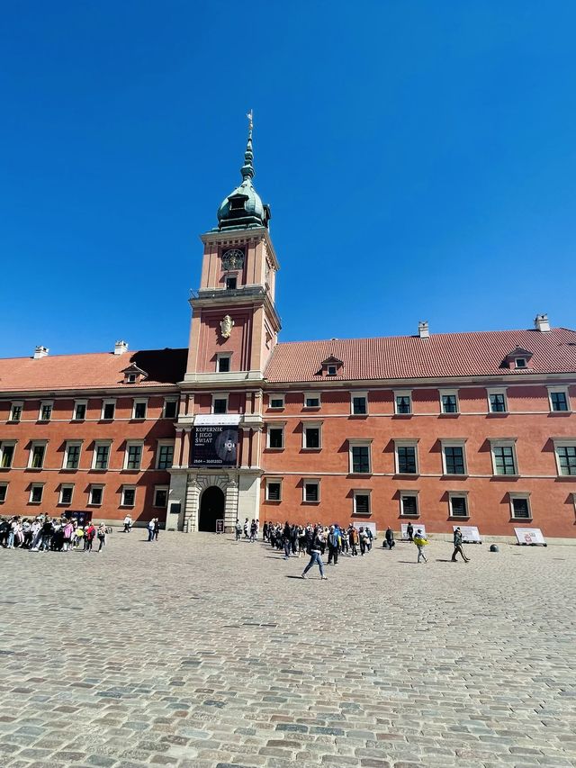 【ポーランド🇵🇱/メルヘンチックな旧市街と人魚の像】