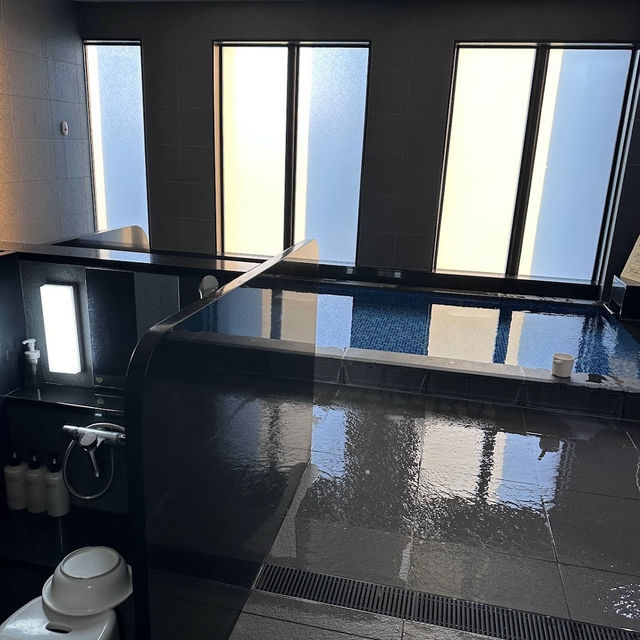 那霸縣廳前阿蒙特飯店