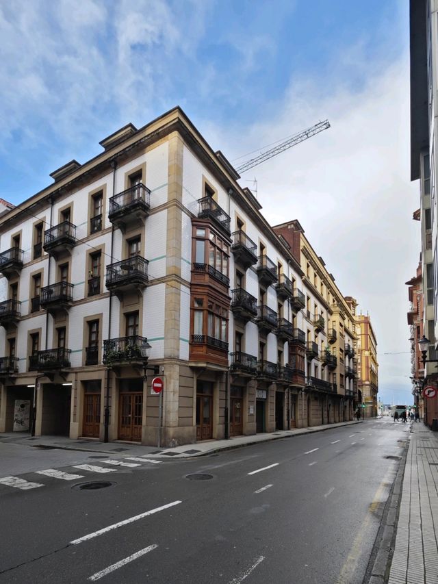 🚶‍♂️ Walking Through Gijón’s Everyday Beauty! 🏙️✨