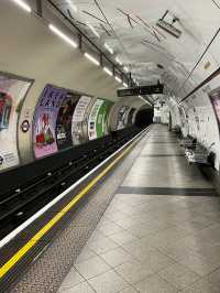 Jubilee Line – London Bridge to Canary Wharf: Steel and Skyline