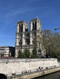  Backpacker Essentials for Paris: What to Bring and Things to Do  
