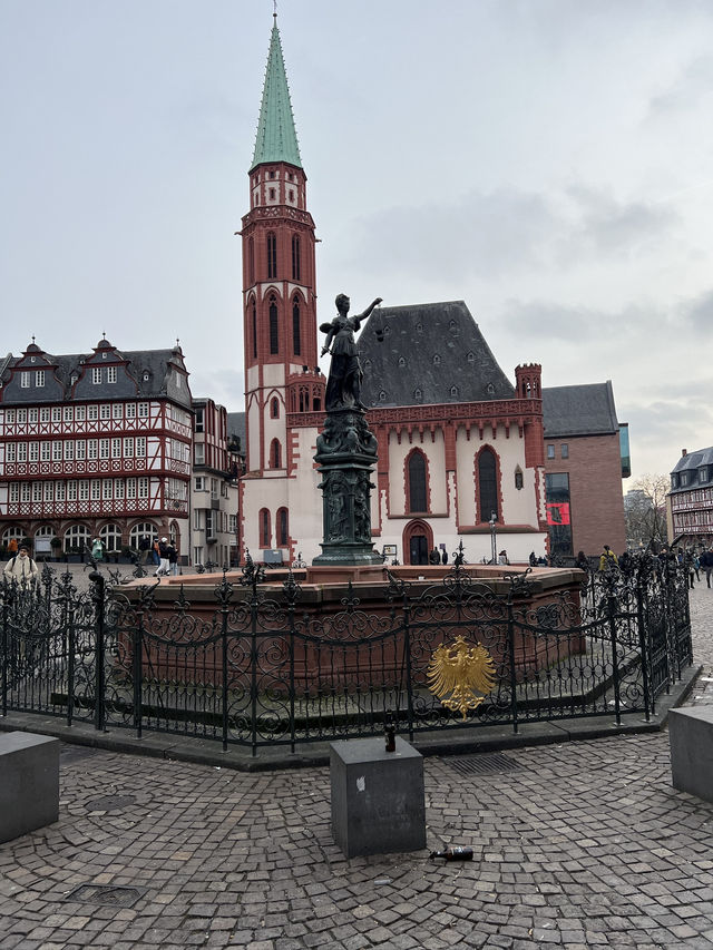 From medieval roots to modern marvels, Frankfurt is a city of contrasts ✨🇩🇪 