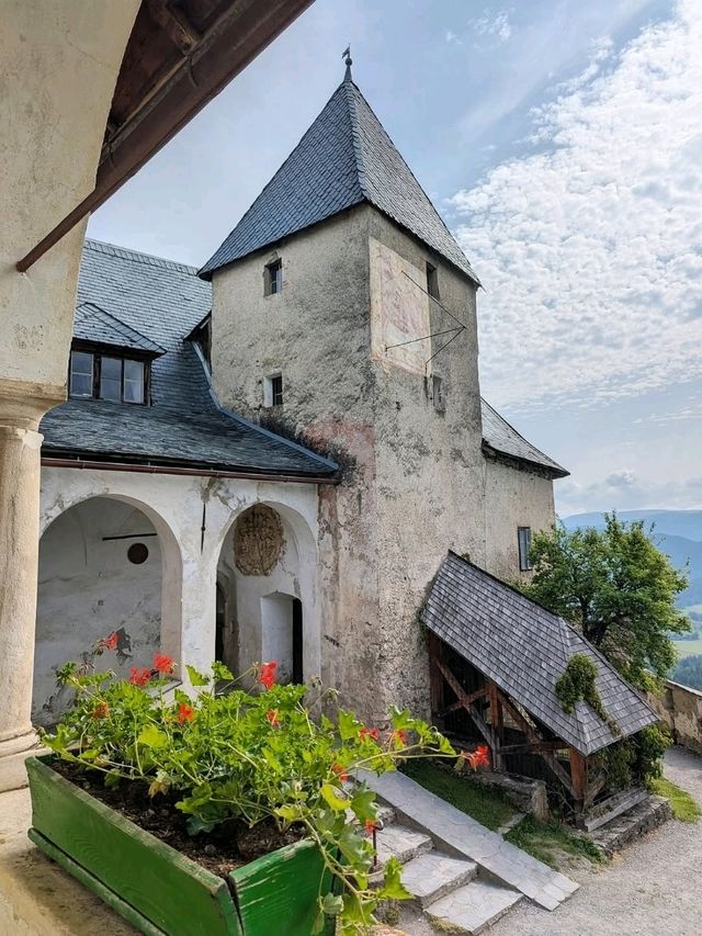 🏰 Fortress in the Sky – Hochosterwitz Castle, Austria