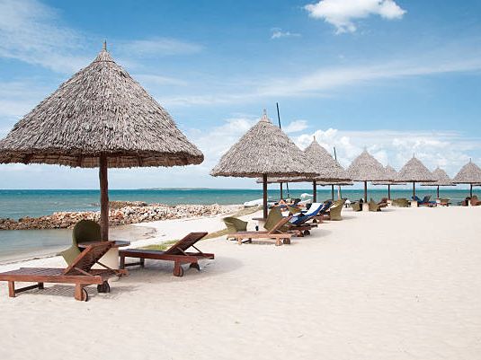 Dar es Salaam in 3 Days – Island Escapes, Local Eats & Art Vibes!