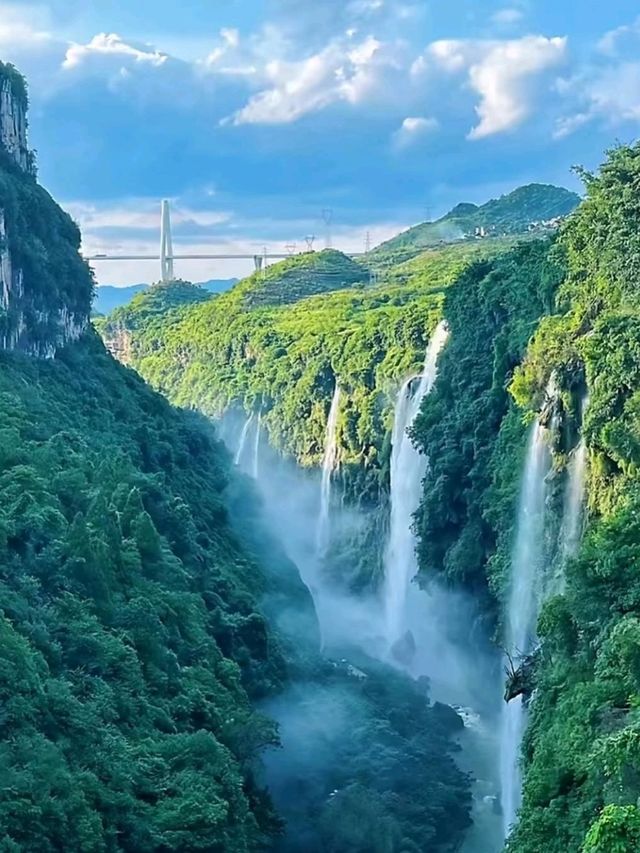 ⛰️ Wanfenglin Scenic Area – The Sea of Ten Thousand Peaks in Guizhou
