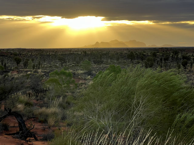 Sunrises, Sunsets, and Stars: Experience the Magic of Uluru 🇦🇺 🦘 