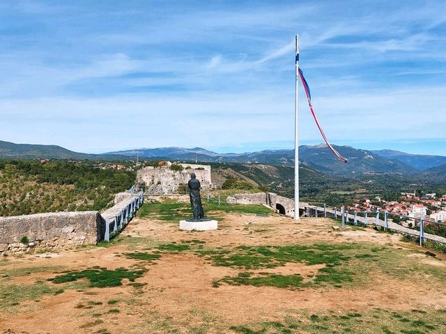 Knin Fortress: Croatia's Majestic Sentinel 🏰