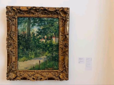 #winterescape 🎨 Step into Creativity at Kunstmuseum Thun! Whether you’re a modern art devotee or just in for a visual treat, this riverside gem brings inspiring exhibitions right into the heart of Thun’s picturesque old town scene. 🖼️🌳

Start your visit with a stroll through the lush riverside as you approach the museum—catch those insta-worthy snaps of the Western-style building framed by greenery for a unique blend of art and nature! Venture inside and let “Nature-Vision” (if ongoing) set the mood with contemporary pieces that blur the lines between canvas and environment. Don’t miss the close-up architecture shots; the museum’s elegant facade makes for standout backdrops.

For the best experience, drop by on a quieter weekday (try Thursday morning!) to avoid crowds. On Wednesdays, the museum extends hours till 7 PM—perfect for those golden-hour gallery selfies or slow art browsing. The current exhibition halls often change, so check for temporary installations and interactive events that might surprise you—Kunstmuseum Thun is known for edgy curations!

Insider tip: The riverside path outside offers peaceful benches where you can unwind with lakeside views post-visit; it’s the perfect nature-culture combo. Bag check is available, so you can roam freely, but pack light for comfort as storage is limited.

Watch your step: Some exhibition rooms have dim lighting for ambience, and local weather can turn rainy—bring a compact umbrella for your walk! The museum is family-friendly, with accessible facilities throughout.

#Thun #KunstmuseumThun #ArtLovers #Switzerland #MuseumDay