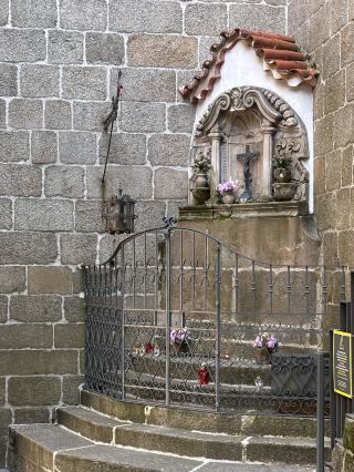 หัวใจคริสเตียน: ศรัทธาและศิลาในเมืองโบราณการ์ดา ⛪